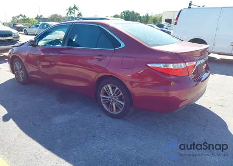 2015 Toyota Camry Se z USA, uszkodzony, nr VIN 4T1BF1FK9FU915528